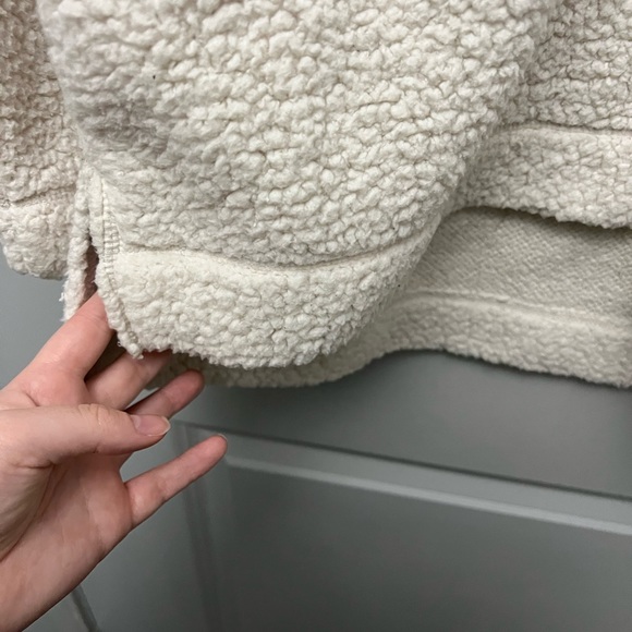 Aerie Cloud Sherpa Oversized Pullover - Picture 4 of 6